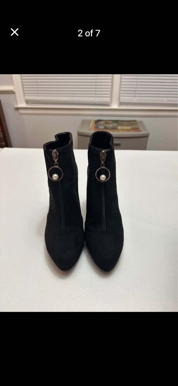 Nine West Qualifide Black Suede Pearl Zipper Ankle Boots Size 6M